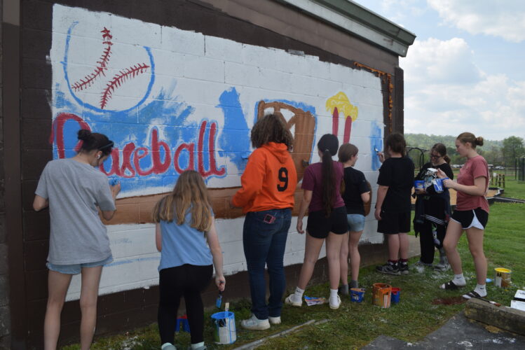Moundsville Middle School Art Students Hit Home Run With Mural